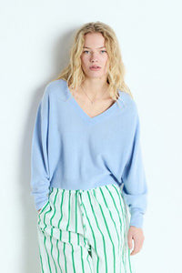 American Vintage Rax lightweight v-neck sweater atmosphere blue | Pipe and Row